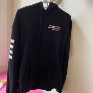 black alphalete hoodie